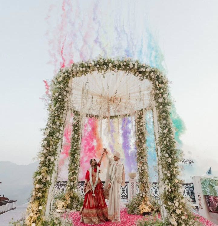 the venue and the couple 🤌